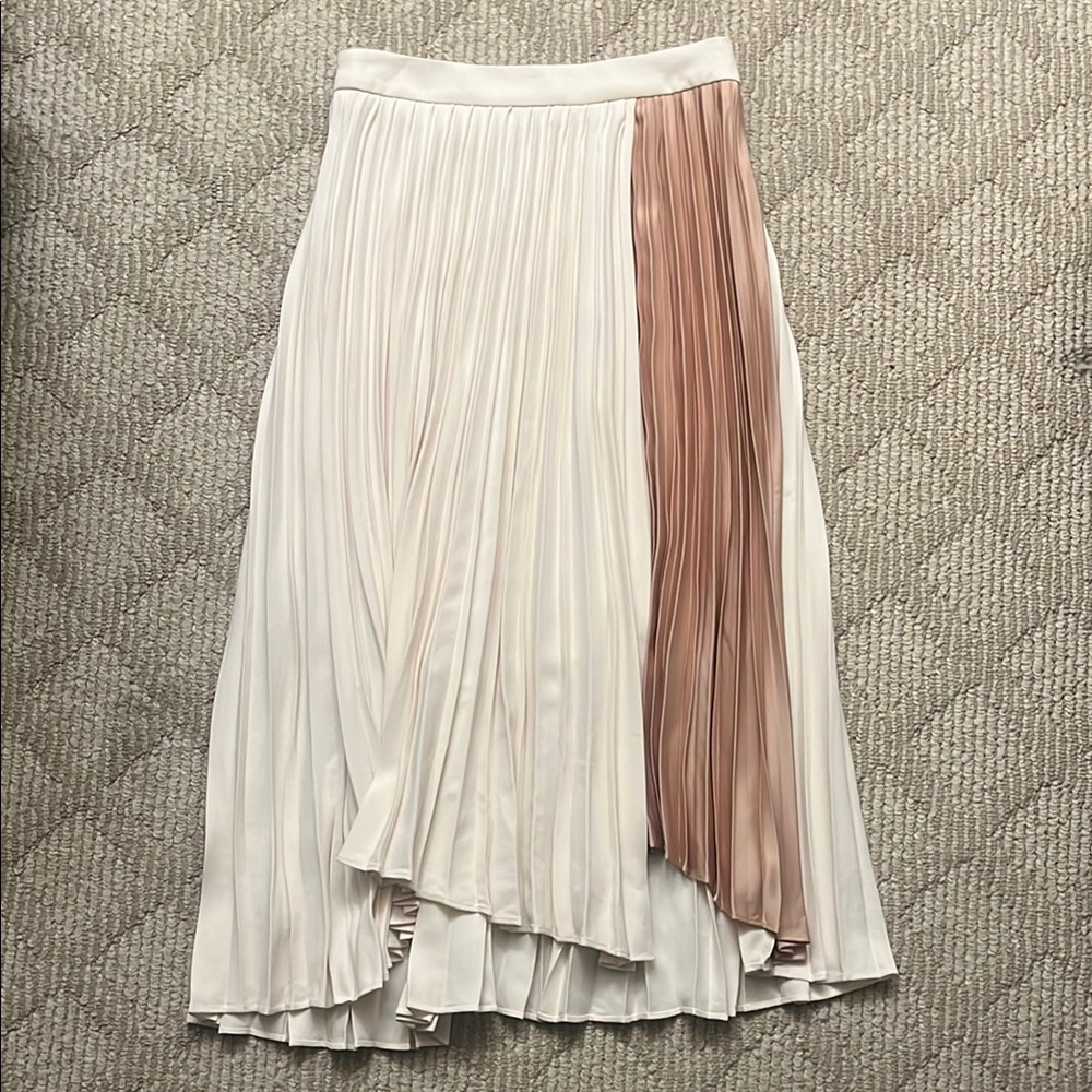 Express Pleated Midi Skirt in Cream with Blush Panel